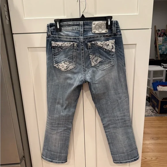 Miss Me, Womens Distressed Blue Cropped Jean Capri, 28 - Picture 5 of 13